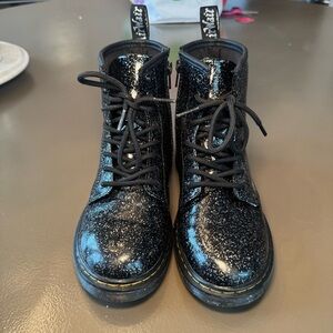 Doc Martens Air Waves - JUNIOR 1460 GLITTER LACE UP BOOTS, Black Cosmic Glitter